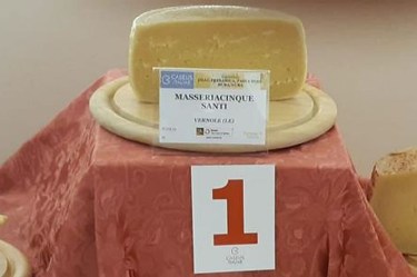 Formaggio Pecorino Primo Classificato alla XVIII edizione del Concorso Nazionale Caseus categoria "I formaggi di Fattoria"